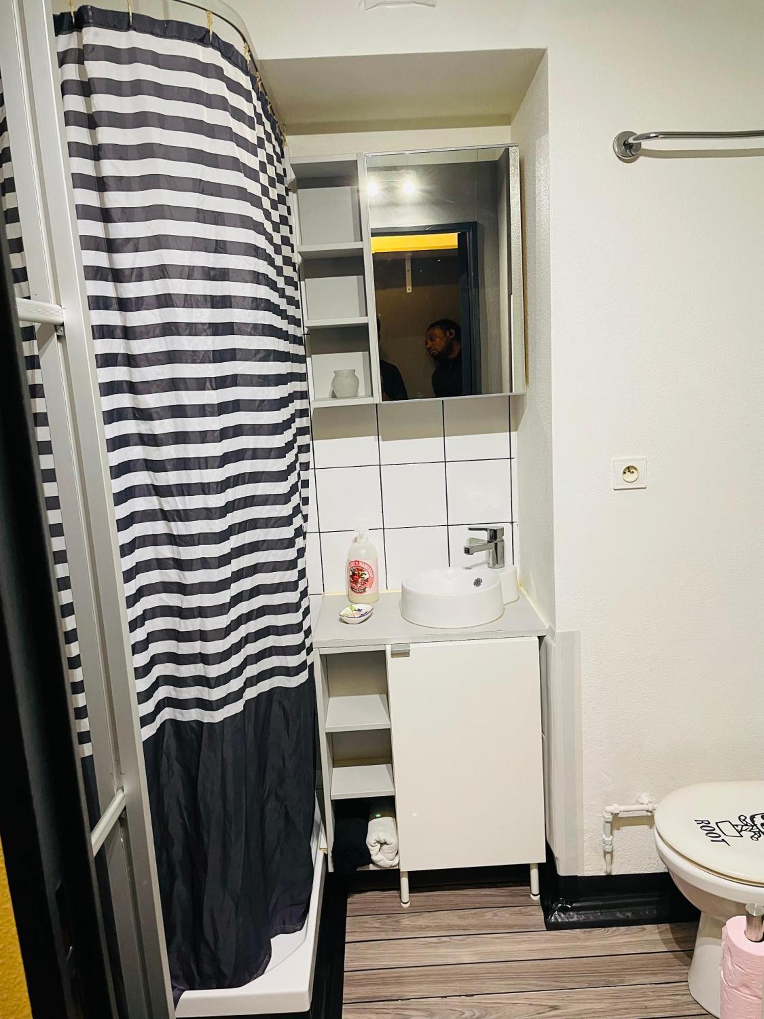 Comfortable Studio In Clichy Luaran gambar